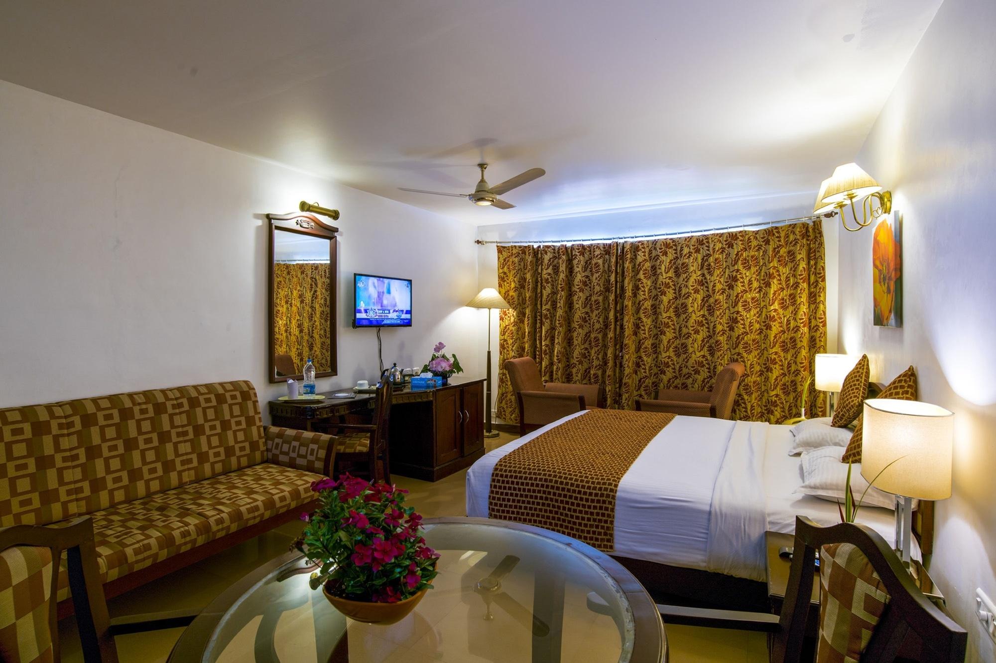 Golf View Hotels & Suites Nedumbassery Exterior foto